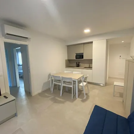 Apartment Cozy Flat 300m From The