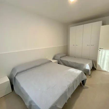 Cozy Flat 300m From The