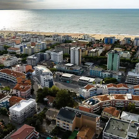 Cozy Flat 300m From The